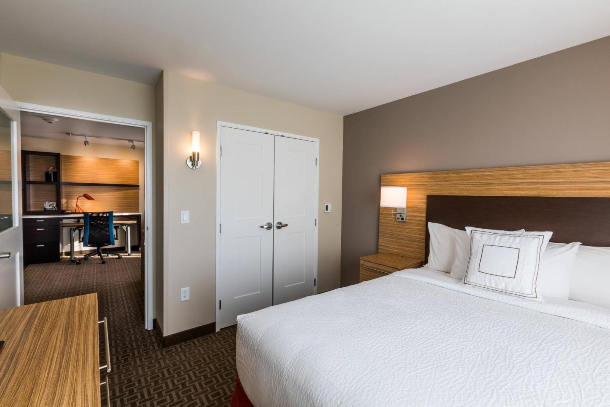 Towneplace Suites By Marriott Portland Beaverton Bagian luar foto