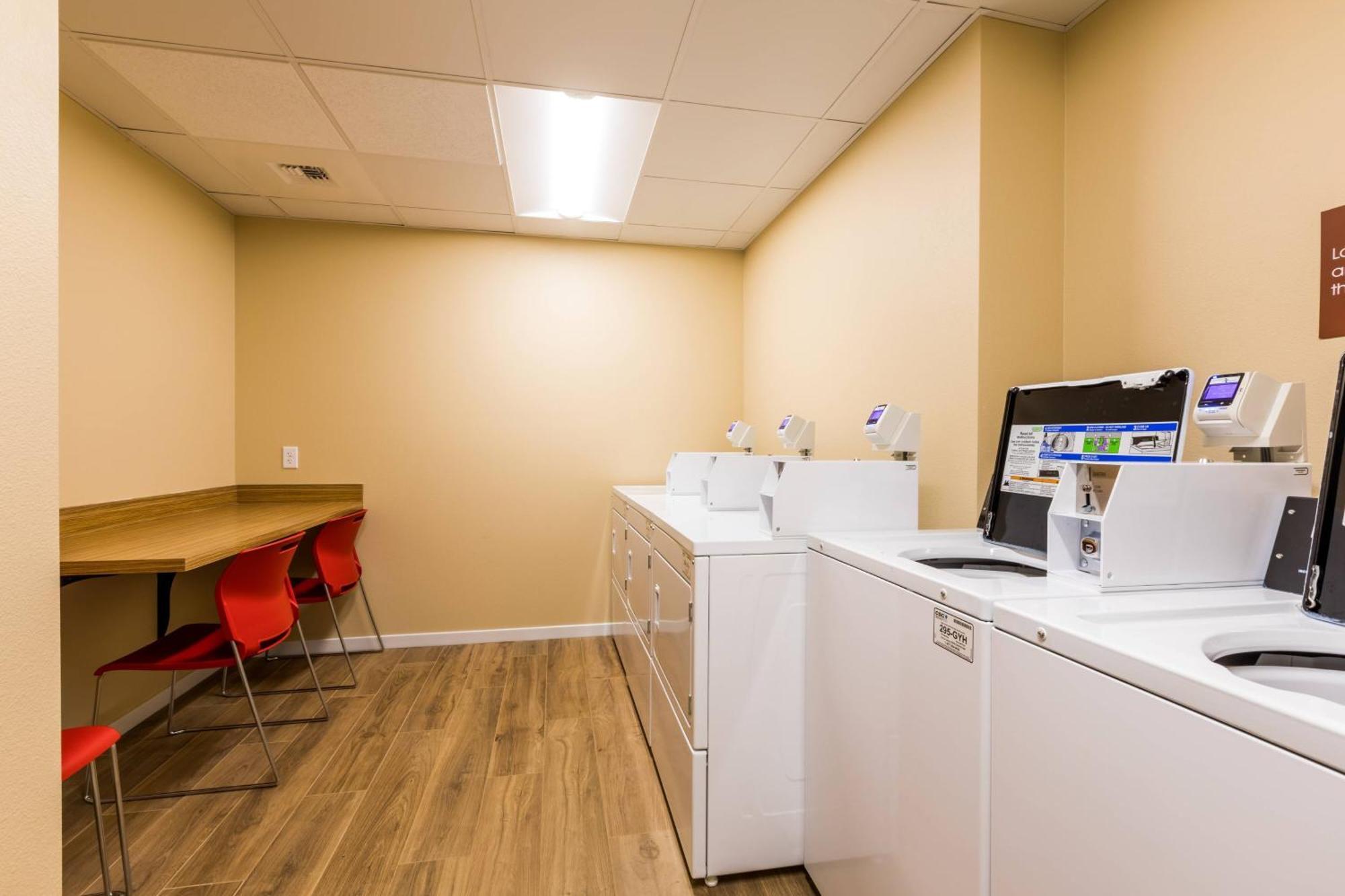 Towneplace Suites By Marriott Portland Beaverton Bagian luar foto
